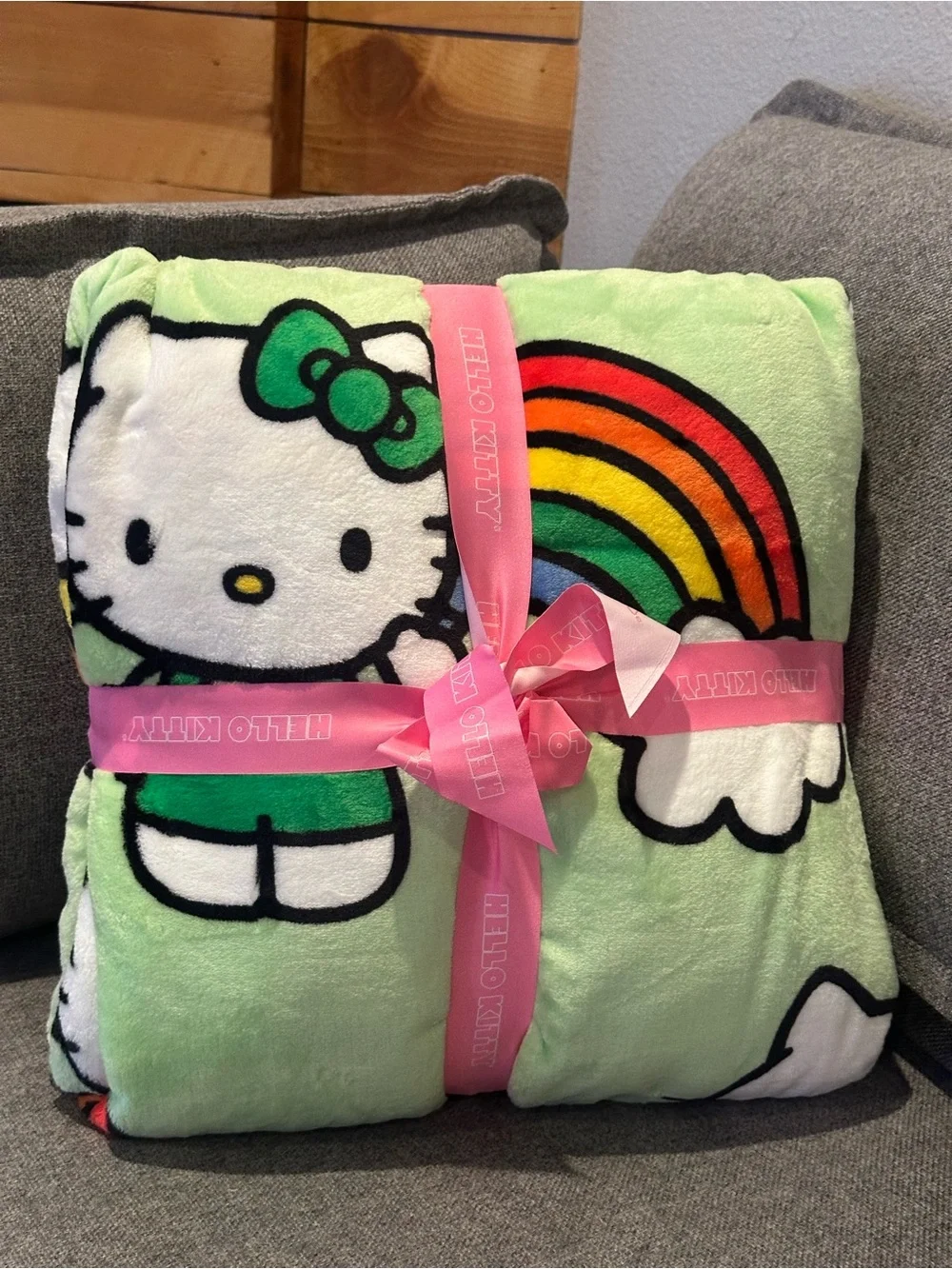 New! Hello Kitty Lucky Rainbow Plush Blanket Full/Queen 90x90 NWT Sanrio NWT